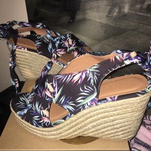 Wedge shoes